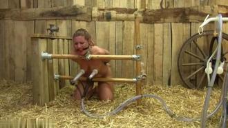  谷仓激情挤奶大会，巨乳盛宴狂欢夜 