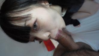 FC2-PPV-4704940 【首次7折】0386_002 琉華醬，20歲。白皙的肌膚，黑髮，宛如傲嬌聲優偶像般可愛的臉蛋。在猛烈的活塞運動後，濃稠的精液濺到臉上，弄得她全身髒兮兮的（笑）